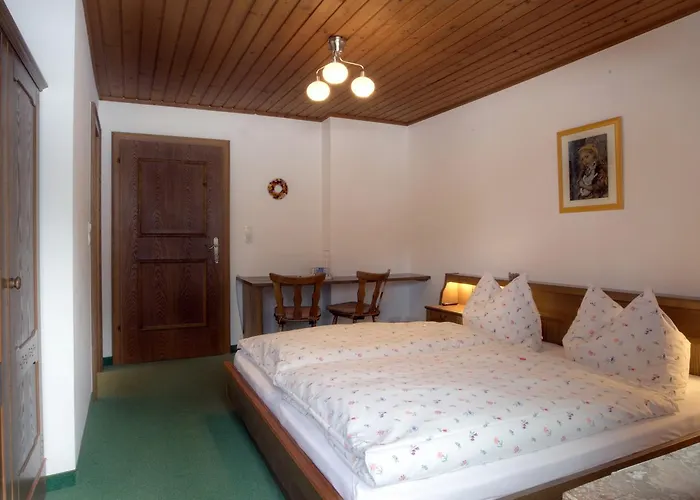 福尔斯多佛旅馆 *