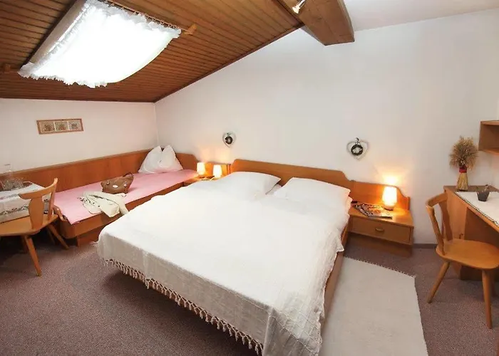 福尔斯多佛旅馆 *